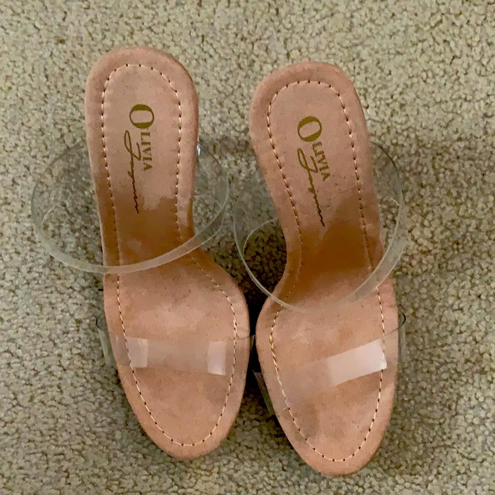 Olivia Ferguson clear heels